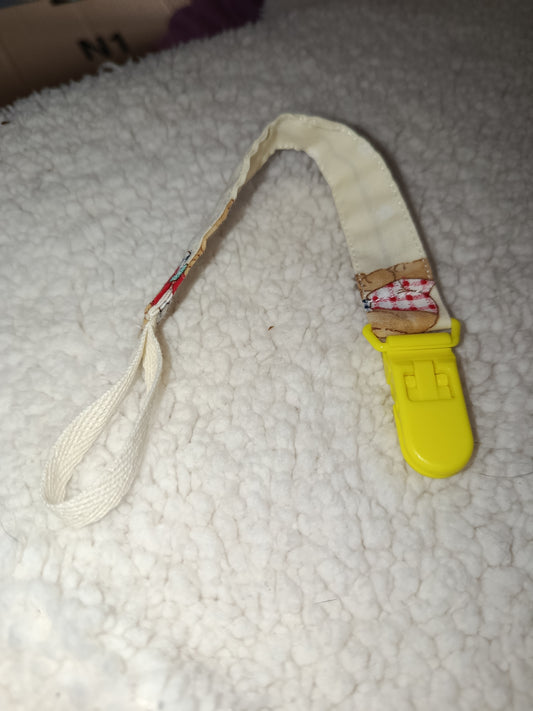 attache tétine