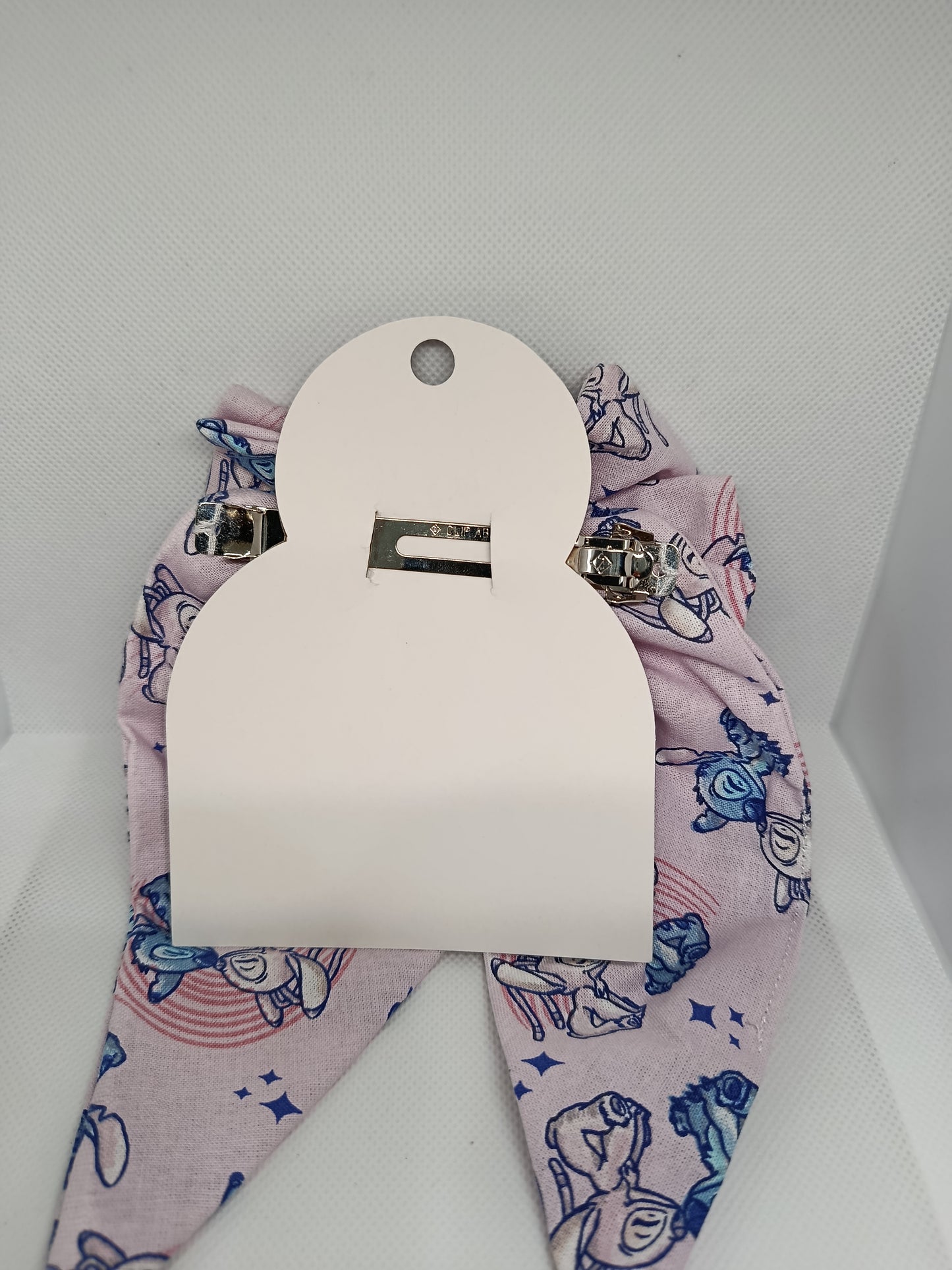 pince avec un nœud volumineux