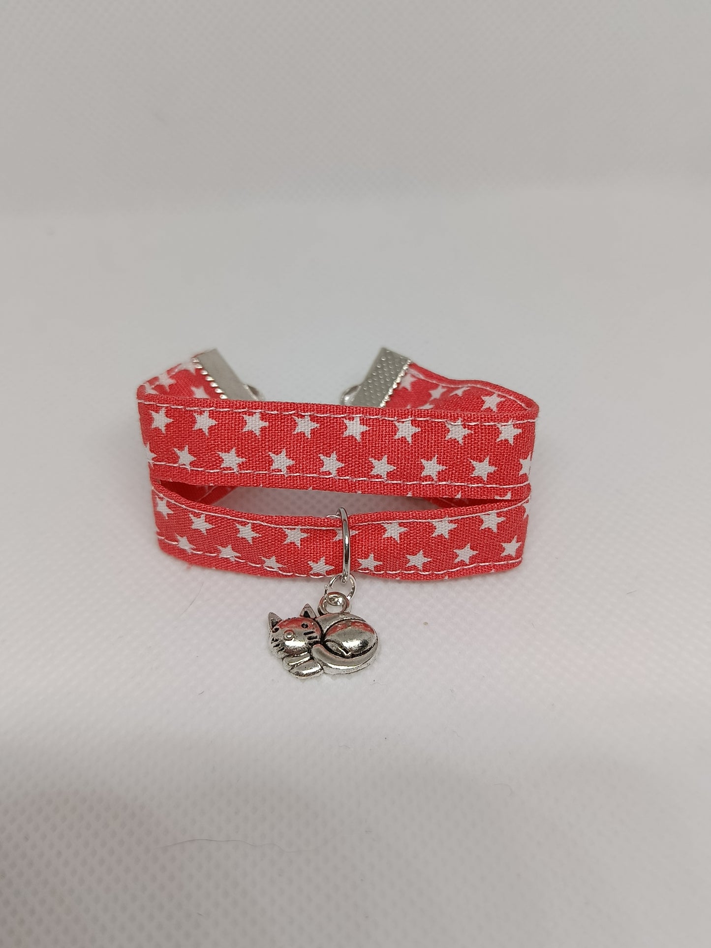 bracelet avec pendentif chat