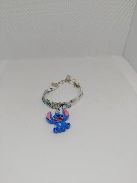 bracelet avec pendentif stitch