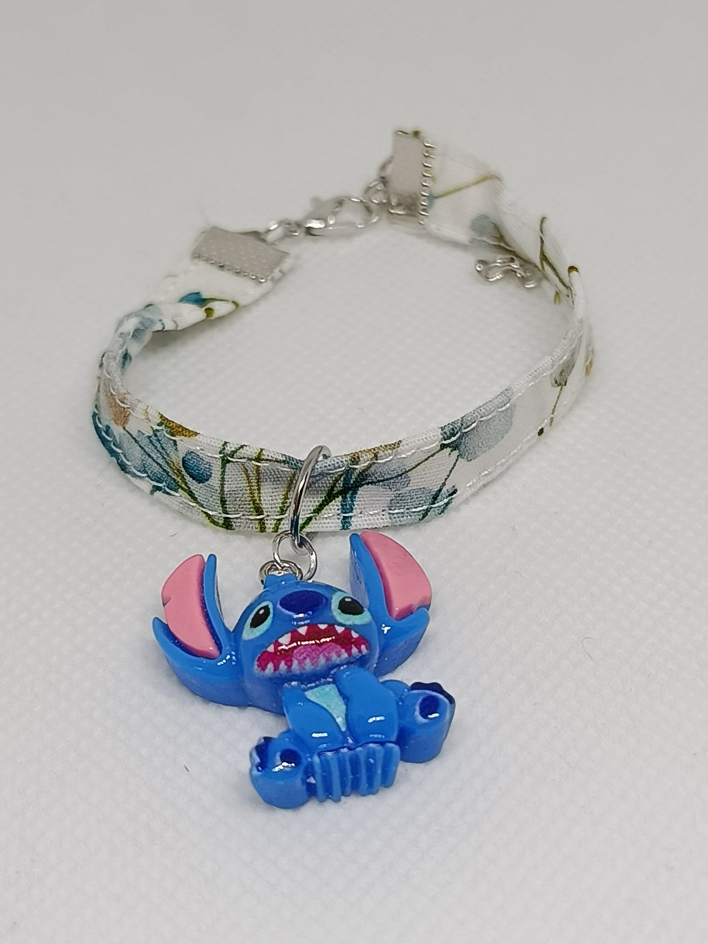 bracelet avec pendentif stitch