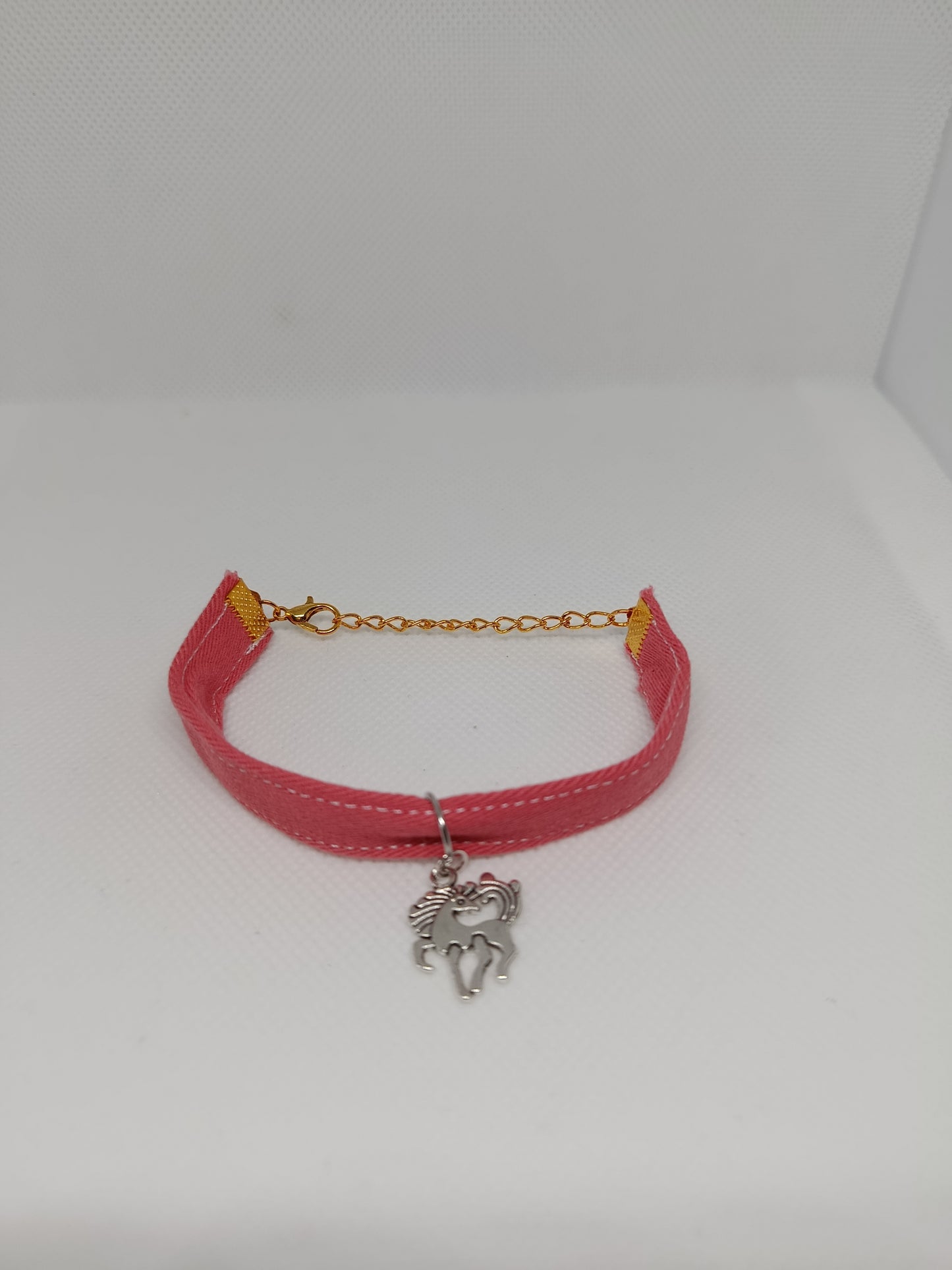bracelet avec pendentif licorne