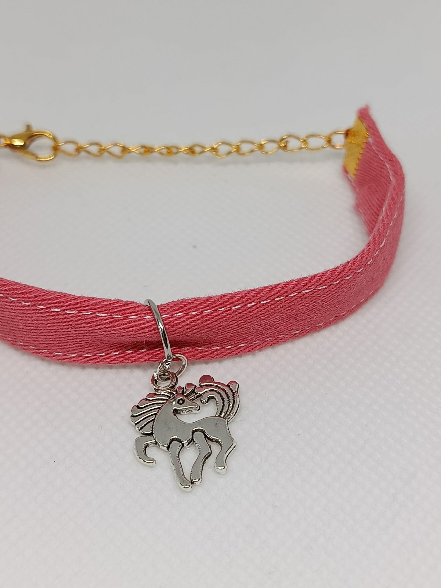 bracelet avec pendentif licorne