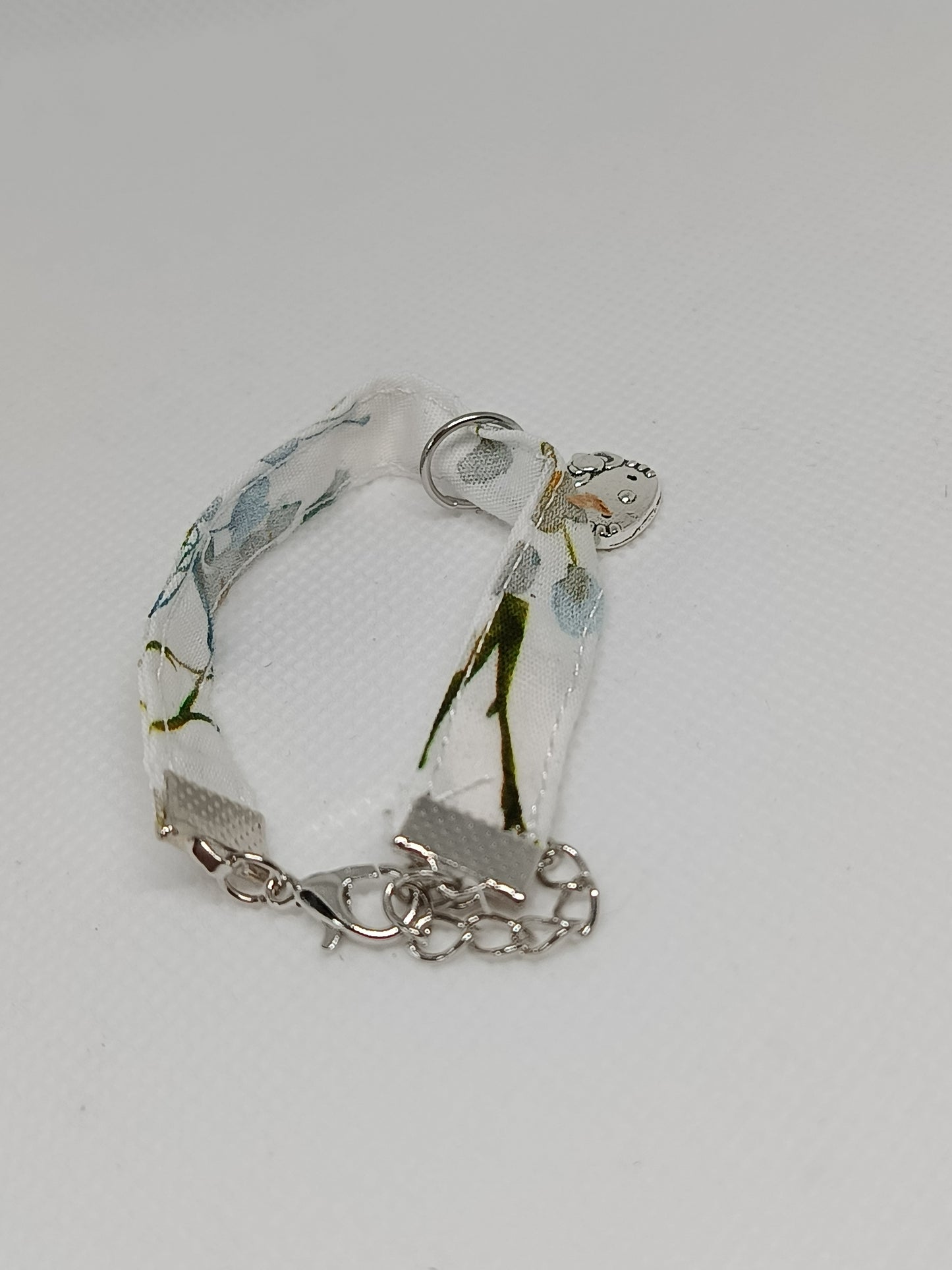 bracelet avec pendentif hello kitty